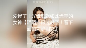 长发气质颇佳的颜值妹子，制服诱惑在真皮沙发上无套啪啪