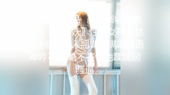 《绿帽淫妻✿新瓜速吃》绿帽老公拍淫妻被大鸡巴操的大声呻吟，小狗被高体壮的大哥随随便便抱起来插入真的是很刺激