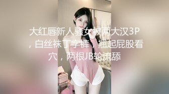 【新片速遞】 冒死爬墙偷窥身材不错的少妇❤️洗澡洗鲍鱼差点被发现