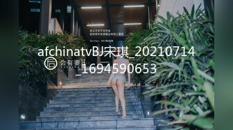  破解摄像头偷拍姐姐带男友回家过夜早上当着妹妹的面帮男友爆 妹妹尴尬无奈转身睡