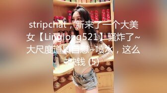 长相文静无毛白虎眼镜妹道具自慰诱惑，撩起裙子露无毛肥逼，跳蛋塞入拉扯高潮出白浆，按摩器震动摩擦双管齐下