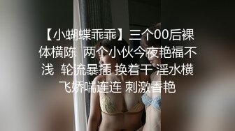 把他逼在沙发里啪啪啪！！！