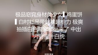 【新片速遞】 新来的小妹看着很纯啊，全程露脸初次下海听指挥直播发骚，揉捏小奶子努力掰开逼逼给狼友看，精彩刺激别错过