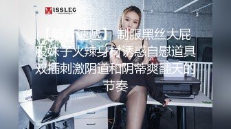 《极品CP魔手外购》正版4K近在咫尺商场隔板缝极限偸拍女厕各种小姐姐方便~逼脸同框~韵味少妇私处很顶 (5)