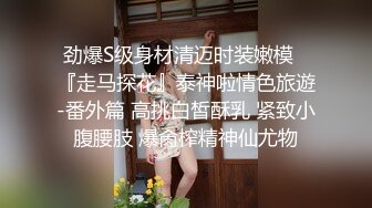 年轻少妇家中脱衣玩自拍