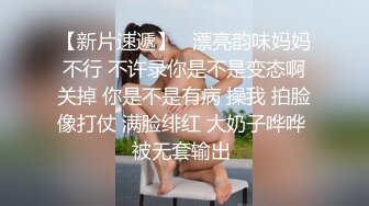 美女嗑药后产生幻觉 全裸在大街上跳舞 还当着陌生人的面拨开鲍鱼