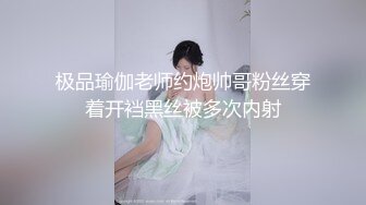 【新片速遞】 长沙美丽❤️ Ts美佳琪 ❤️ - 淫荡风骚的我来电竞酒店吃大肉棒了，小哥哥在上面玩吃鸡，我在下面吃鸡，好会玩！