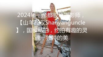 丰满身材毛毛浓密大屁股少妇和炮友激情啪啪，床边翘起屁股后入抽插最后内射非常诱人