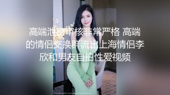 商场女厕全景偷拍12位年轻的小妹 (10)