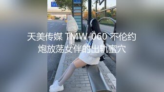 澡堂子紧盯一位身材苗条的美女泡汤