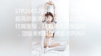 奶茶店女厕白短衫牛仔裤清秀小妹,两片红嫩的微毛鸡冠唇真想蹭蹭[