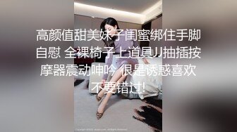  熟女妈妈 精神小伙和妈妈边操边缠绵互吻 趴在妈妈丰腴的身上大力抽插 只听啪啪作响