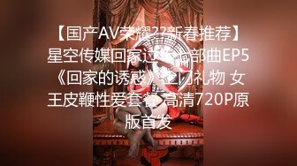 写字楼女厕偷拍制服肉丝美女肥美鲍鱼细细的一条缝