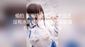 说服女朋友在浴室暗中偷拍其他女同学脱衣服