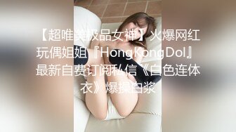  女生被扒光衣服整个手都伸进阴道内旋转,疼的女生咬紧牙关