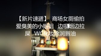 床上的黑丝女技师，技术一流小哥只管享受，骚奶翘臀全身漫游舔鸡巴口交毒龙，看着真刺激温柔的小手撸射嘴里