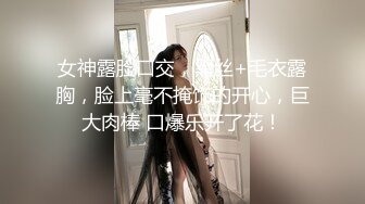 3K原始版全景厕拍-牛仔短裙真方便,短裙往上一卷,内裤往下一扯就OK,难怪那么多女生爱穿