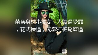 颜值区极品美女下播前给大家小秀一波，镜头拿到下面没穿内裤，掰开极品粉穴特写，掏出白嫩美乳揉捏真粉嫩