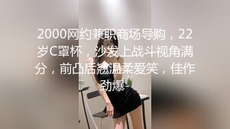 高二学生妹被男友调教在环卫工背后脱裤子漏奶子??还把裤子脱了地上爬