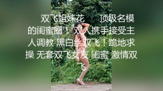 小情侣在网约车上直接开干 女的直接撩起裙子坐在男子身上啪啪啪  考虑过司机的感受吗？