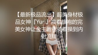 把手机伸到美女的屁股底下 想拍个特写 碰到她的屁股了赶紧跑