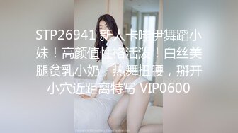 清纯眼镜反差婊！推特女神大生原味【花音小姐】大尺度ZW定制，放尿、换姨妈巾 (4)