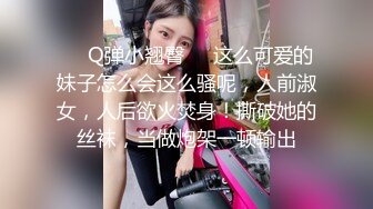 冒死爬窗偷窥邻居家的小女儿洗澡 身材还不错