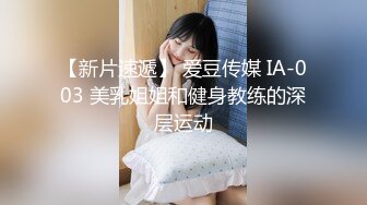  妖艳美少妇，换上情趣网袜美腿，狼友们眼睛都简直了