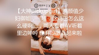 边听动感音乐边享受漂亮纹身女友的吹箫后入猛插