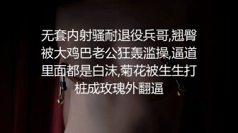 飘柔长发白衣女神，为了拍她小清新穴真是危险刺激并存，有人进来赶紧躲进旁边侧位，女神还抽烟！