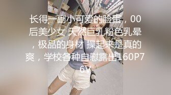  超级卡哇伊的黄毛小美眉，全裸睡着了偷偷先开被子直接后入