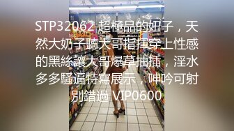  女同姐妹花高颜值的小受受，全程露脸被骚姐姐吃奶舔逼，小乳夹伺候着