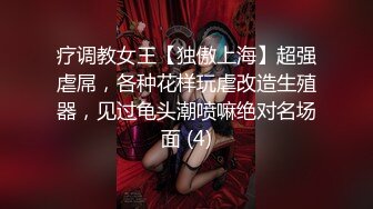 【女技师在按摩旁边小哥上来要操逼】给客人带上眼罩，旁边摸摸搞搞，掏出大屌吸吮，S型身材翘起美臀，后入爆操大声啪啪