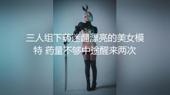 超大G奶妹子性感吊带情趣装，掏出大奶子揉捏晃动舔奶头，翘起大屁股扭动自摸肥逼，翘起双腿掰穴特写诱人