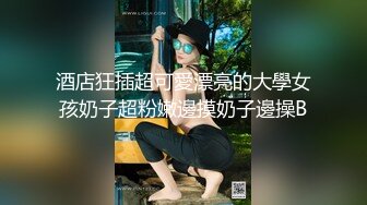 【原档首发】当我们在路上遇到一位慢跑的美女时，我们正在开车兜风。 我们停下来聊天，她告诉我们她是一名健身博主。