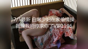 双马尾萝莉小嫩妹情趣装粉色吊带裙，拨开裤子露无毛嫩穴，掰穴特写揉搓阴蒂，极品美穴看着很是诱人