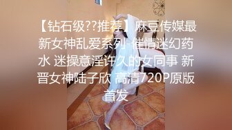 :相貌清纯可人完全看不出已为人母的美少妇，带指套自慰抠穴特写私处十分粉嫩