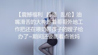 弯鸡巴小伙趁着周末操场无人带着女友啪啪感受大自然的气息