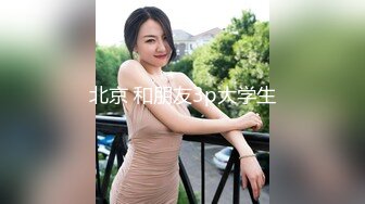  长相清纯娇小身材嫩妹足球宝贝装品牌，脱掉衣服翘起屁股露肥逼，深喉交后入抽插摸阴蒂