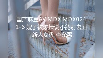 小伙洗浴会所叫了一个极品大奶熟女技师，感觉第一个开门更好看，没想到他居然换了一个，不过也不错