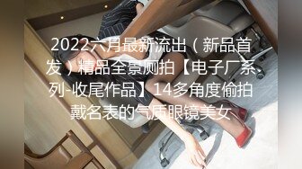    眼镜熟女妈妈 看到有年轻鸡鸡操笑的多开心 主动往稀毛逼里插 无套啪啪 射了一肚皮