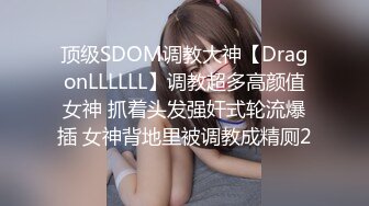  轻熟女姐妹组合露脸激情4P伺候年轻小哥哥，让小哥吃奶子交大鸡巴，黑丝情趣互动抽插